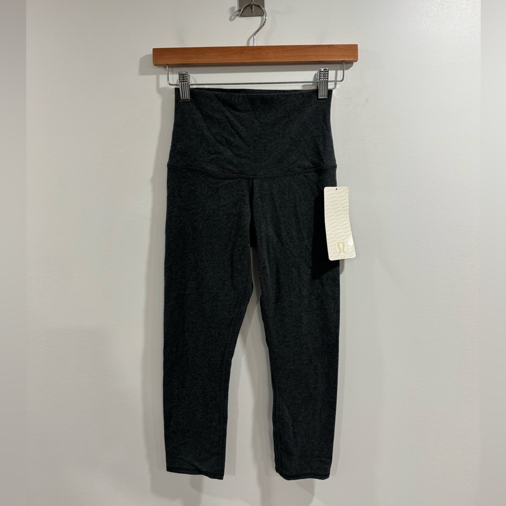 NWT Lululmon Women Wunder Under Crop Legging Size 4